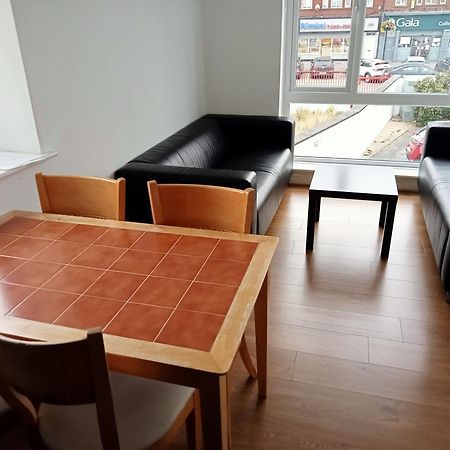 2 Bedroom, 2 Bathroom Apartment ダブリン エクステリア 写真